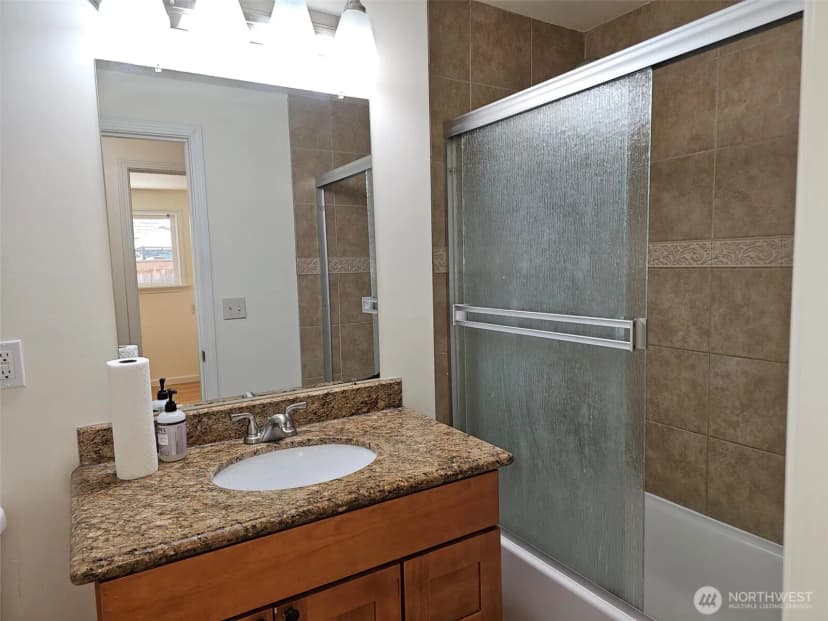 Property photo for 15619 Ne 1st Place, Bellevue photo 9