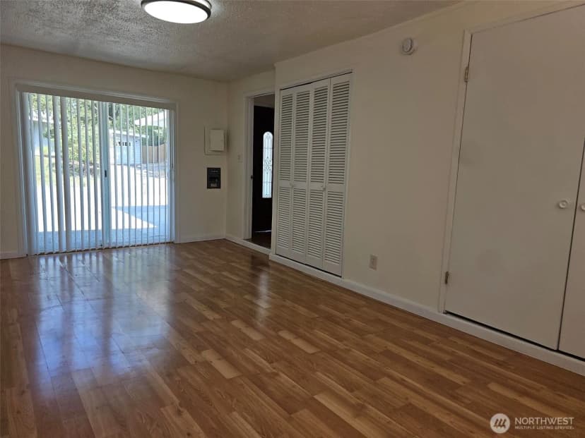Property photo for 15619 Ne 1st Place, Bellevue photo 6