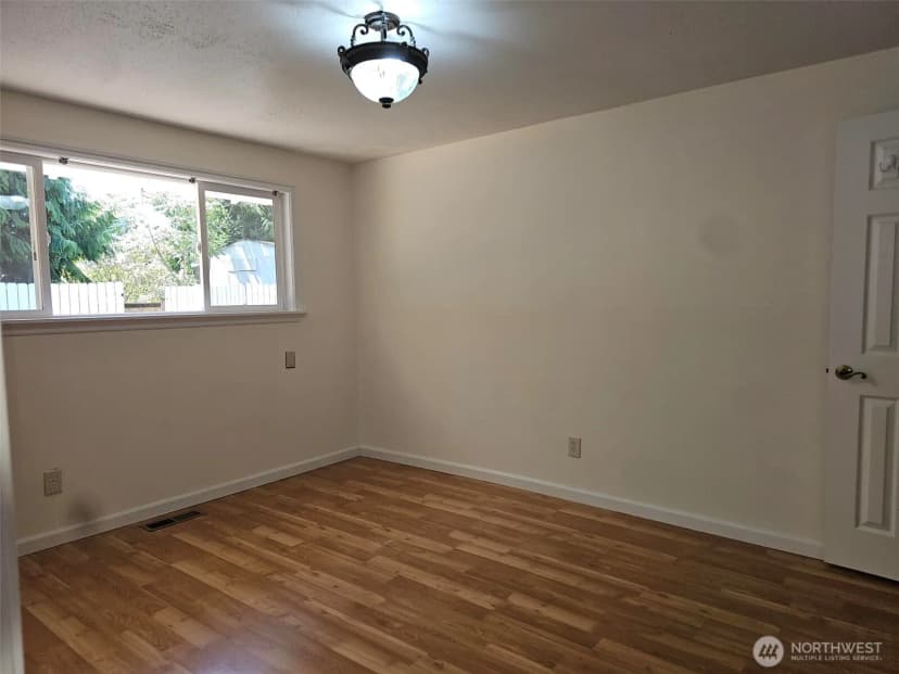 Property photo for 15619 Ne 1st Place, Bellevue photo 10