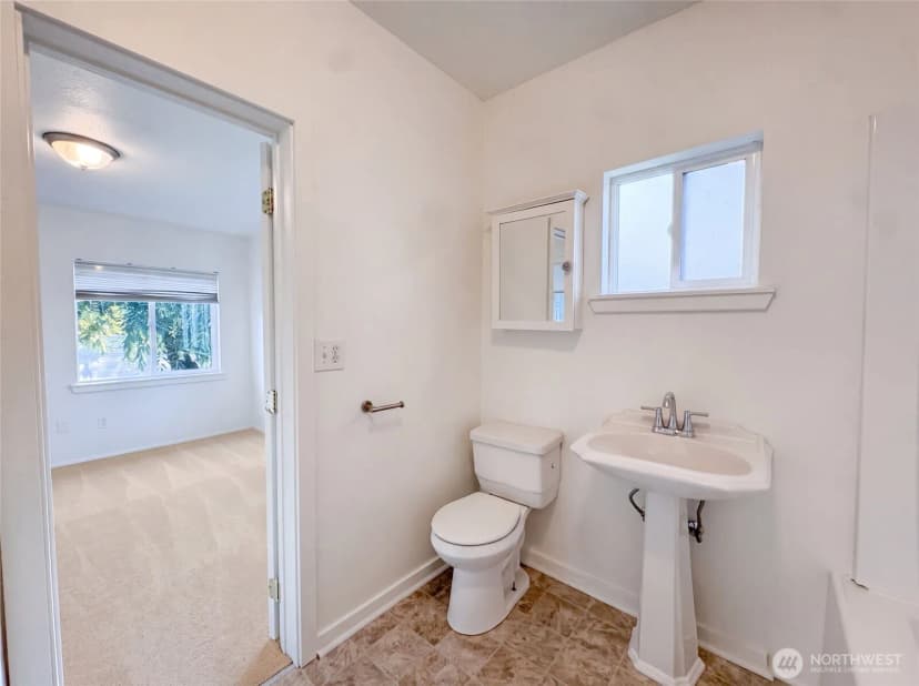 Property photo for 7507 Lower Ridge Road, Everett photo 9