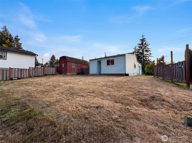 Property photo for 7507 Lower Ridge Road, Everett photo 5
