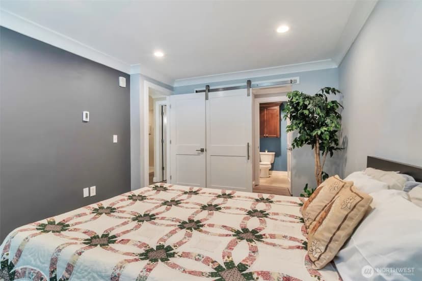 Property photo for 4183 W Lake Sammamish Parkway Se #b104, Bellevue photo 11