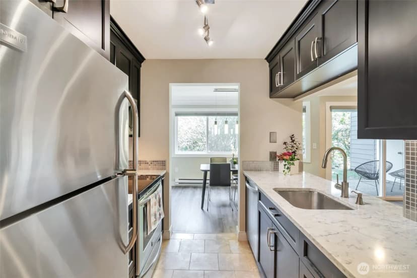 Property photo for 4183 W Lake Sammamish Parkway Se #b104, Bellevue photo 6
