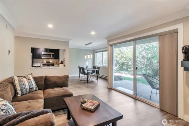 Property photo for 4183 W Lake Sammamish Parkway Se #b104, Bellevue photo 3