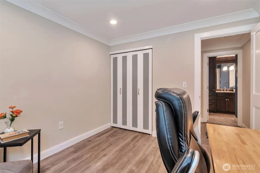 Property photo for 4183 W Lake Sammamish Parkway Se #b104, Bellevue photo 8