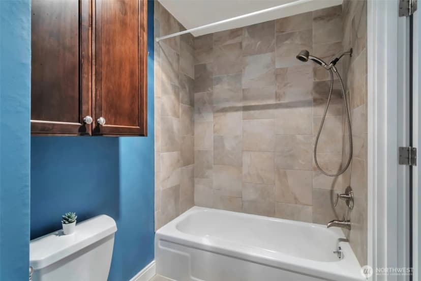 Property photo for 4183 W Lake Sammamish Parkway Se #b104, Bellevue photo 13