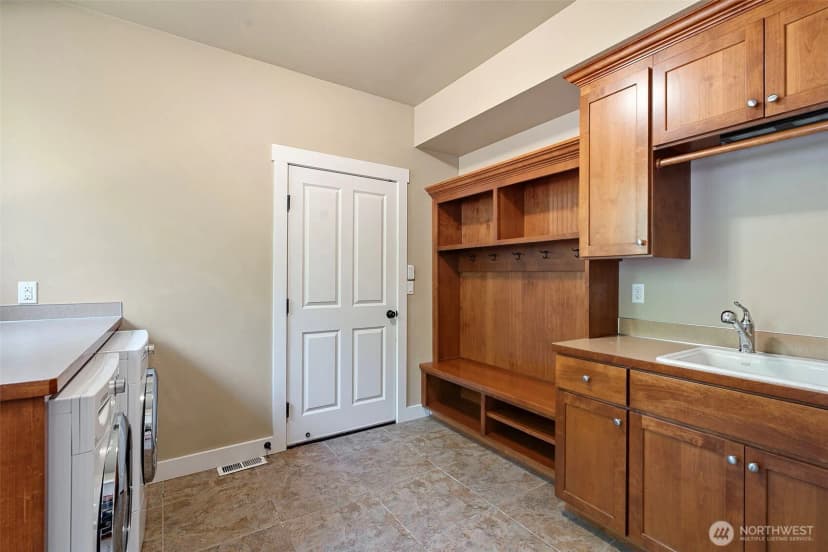 Property photo for 6516 86th Avenue W, University Place photo 12