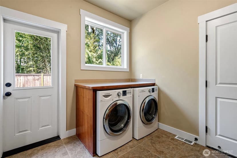 Property photo for 6516 86th Avenue W, University Place photo 11