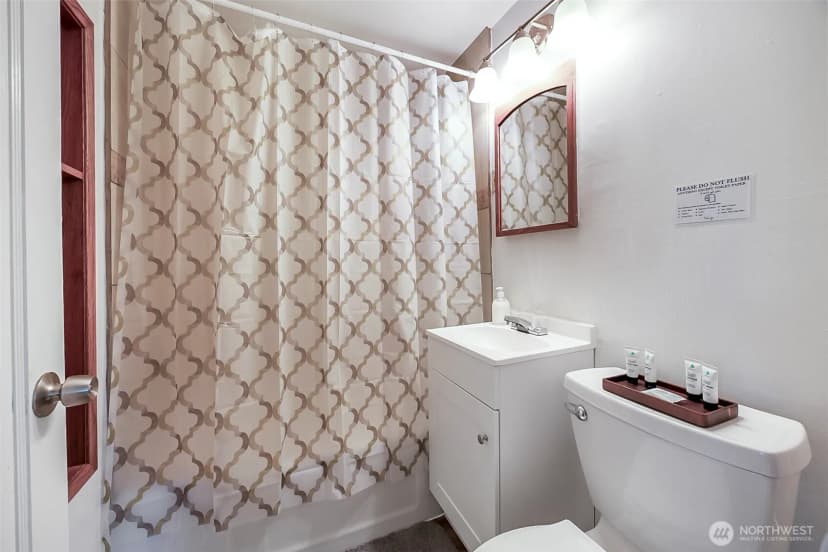 Property photo for 9201 36 Avenue S, Seattle photo 15