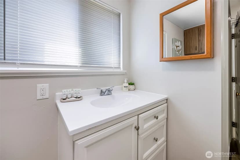Property photo for 9201 36 Avenue S, Seattle photo 13
