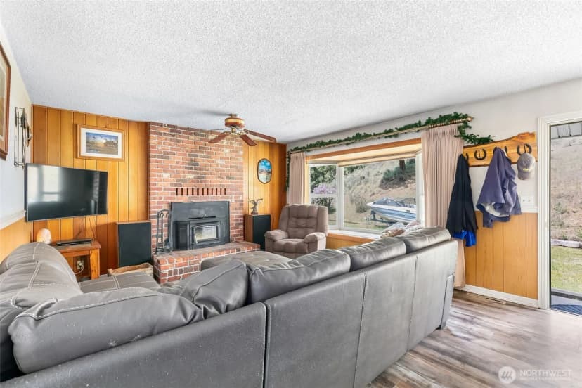 Property photo for 15547 State Route 410, Naches photo 14