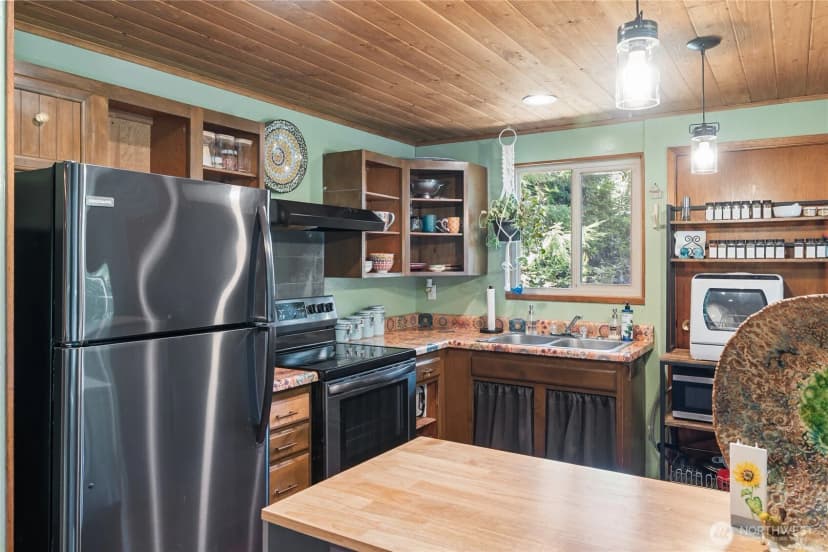 Property photo for 550 E Lakeshore Drive W, Shelton photo 10
