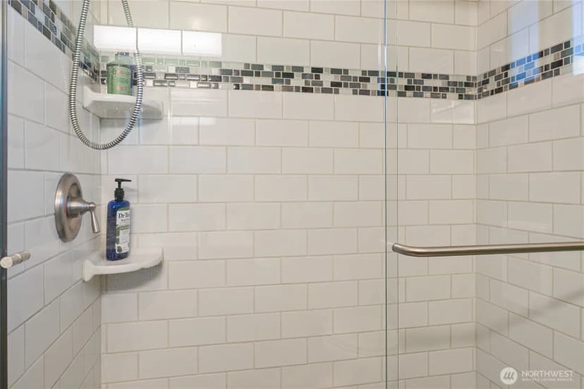 Property photo for 550 E Lakeshore Drive W, Shelton photo 17