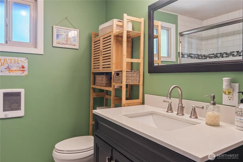 Property photo for 550 E Lakeshore Drive W, Shelton photo 16