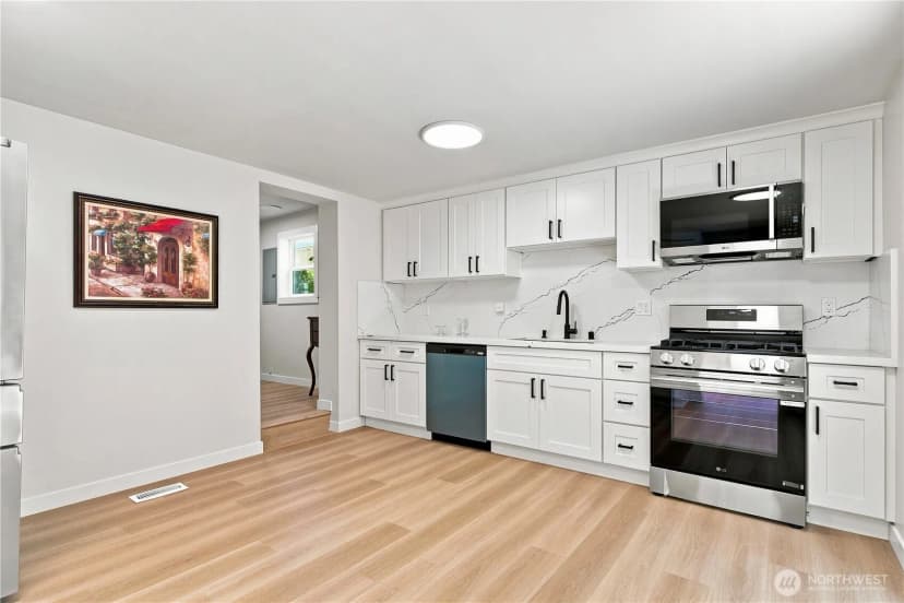 Property photo for 14022 Roslyn Place N, Seattle photo 14