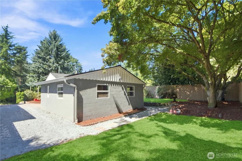 Property photo for 14022 Roslyn Place N, Seattle photo 22