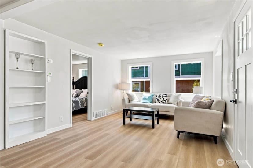 Property photo for 14022 Roslyn Place N, Seattle photo 8