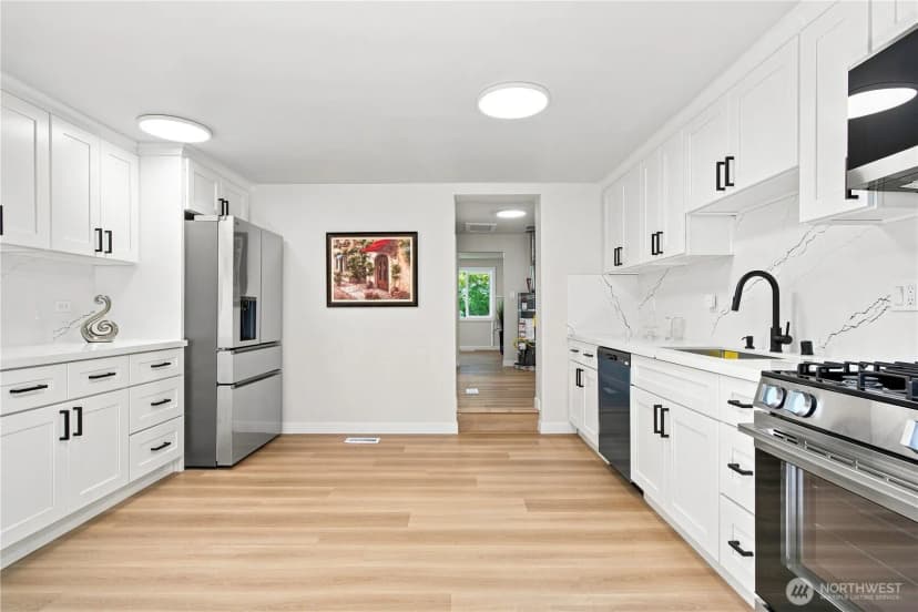 Property photo for 14022 Roslyn Place N, Seattle photo 12