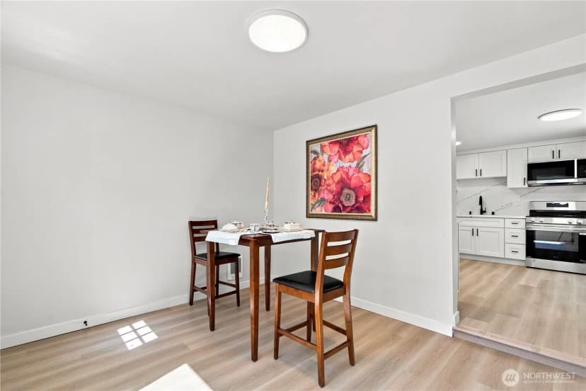Property photo for 14022 Roslyn Place N, Seattle photo 15