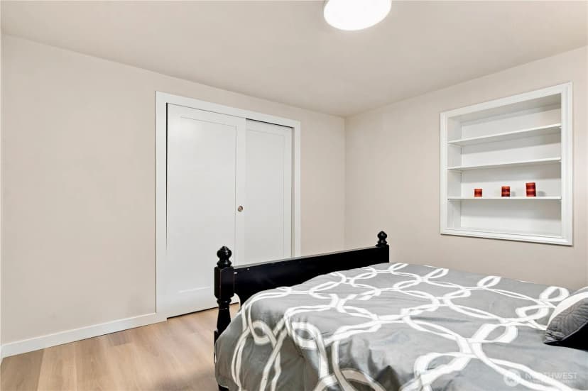 Property photo for 14022 Roslyn Place N, Seattle photo 10