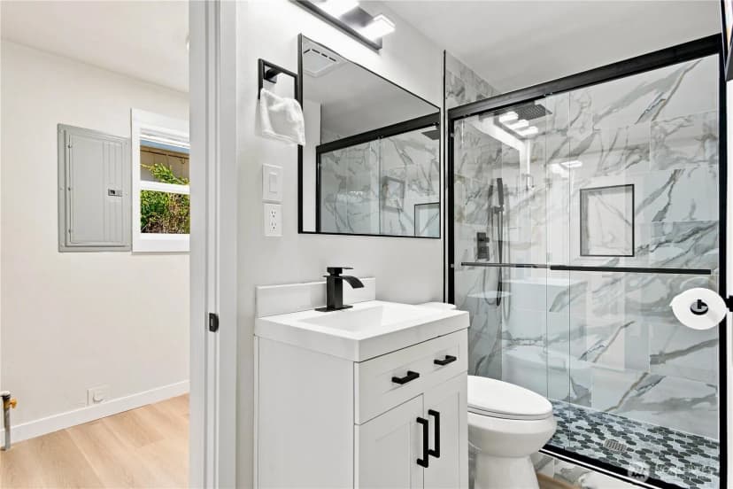 Property photo for 14022 Roslyn Place N, Seattle photo 11