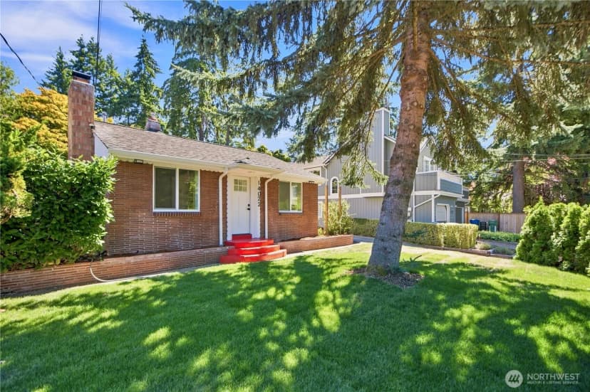 Property photo for 14022 Roslyn Place N, Seattle photo 2