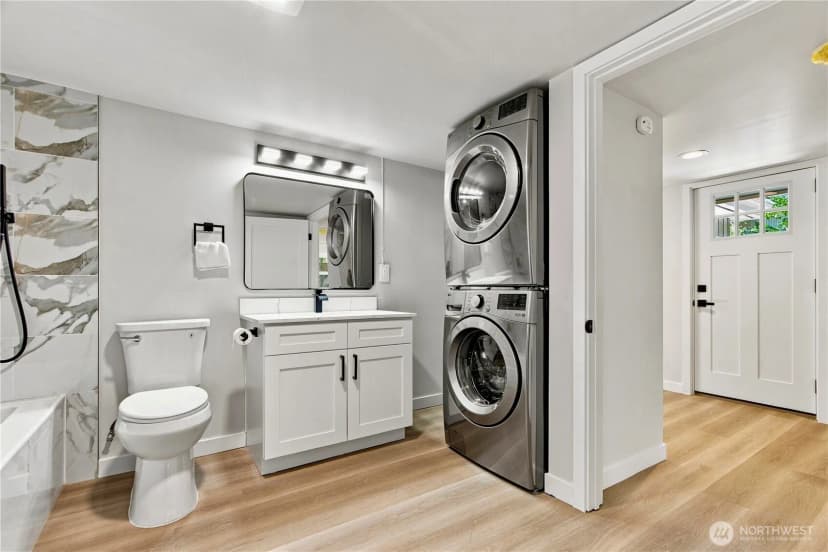 Property photo for 14022 Roslyn Place N, Seattle photo 18