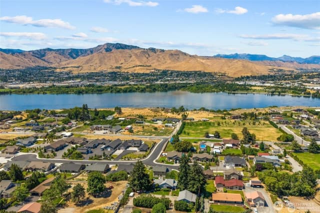 Property photo for 3113 Nw Delcon Court, East Wenatchee photo 2