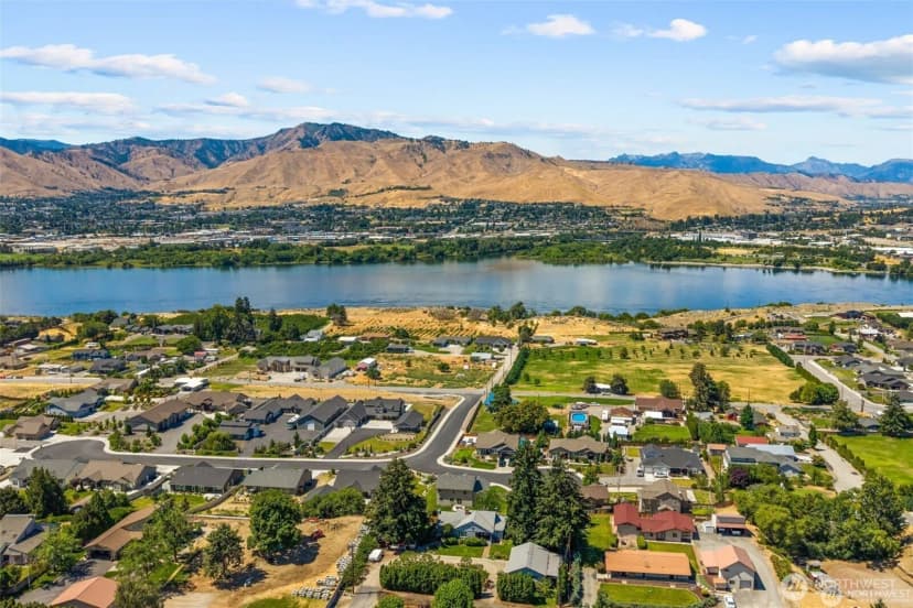 Property photo for 3113 Nw Delcon Court, East Wenatchee photo 2