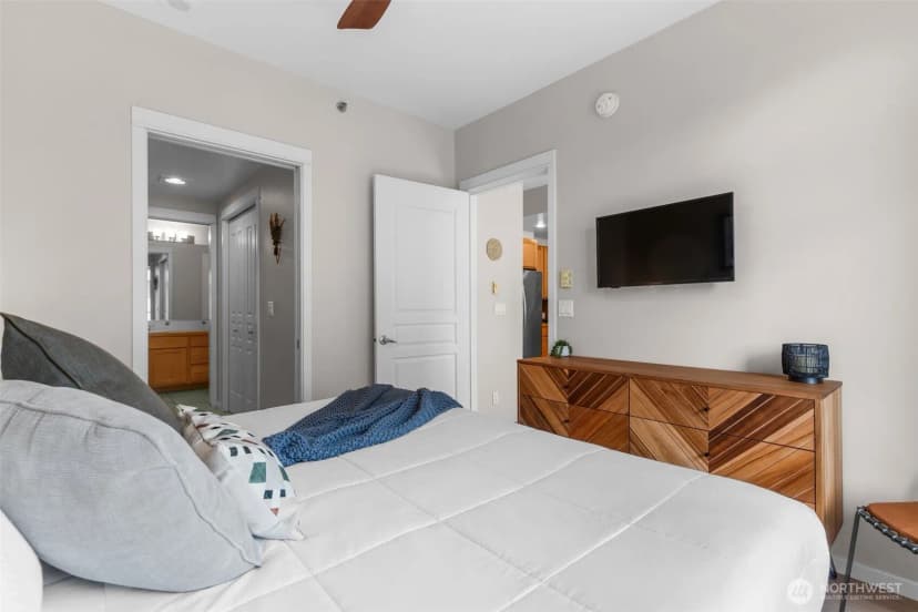 Property photo for 2801 1st Avenue #807, Seattle photo 22