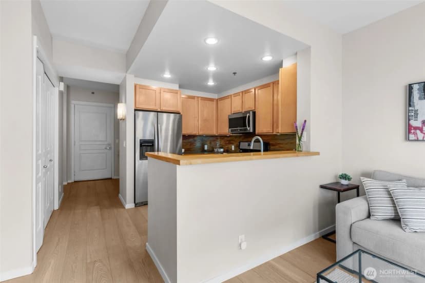 Property photo for 2801 1st Avenue #807, Seattle photo 11