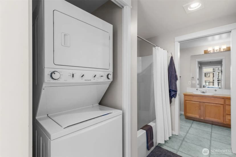 Property photo for 2801 1st Avenue #807, Seattle photo 24
