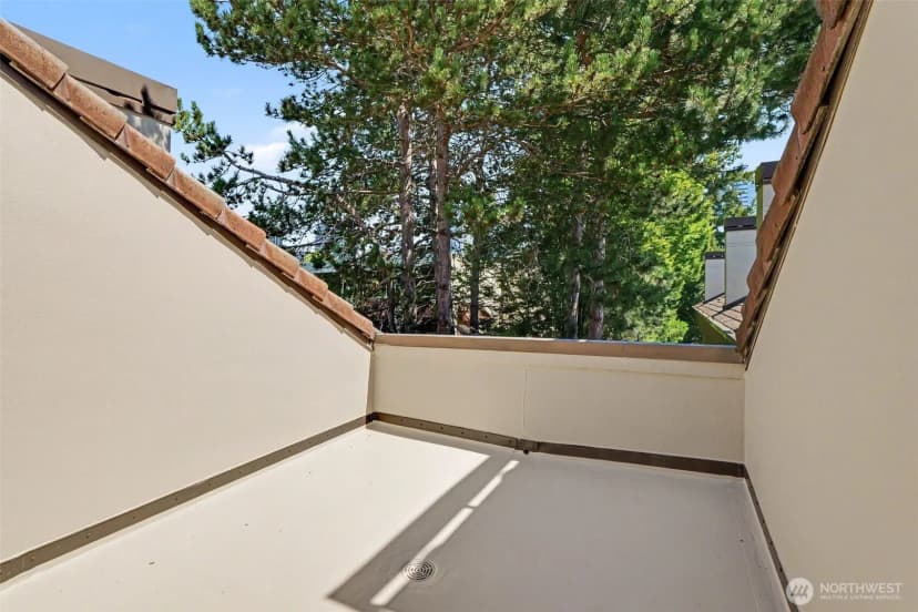 Property photo for 401 100th Ave Ne #314, Bellevue photo 15