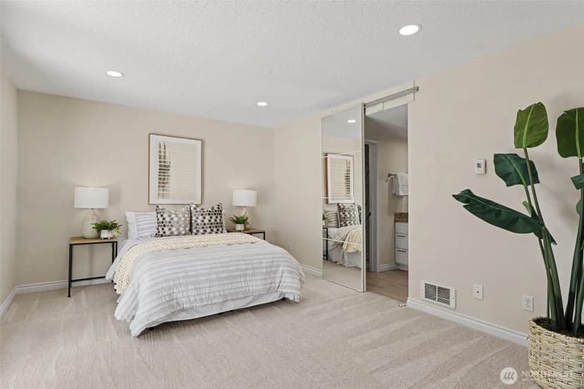 Property photo for 401 100th Ave Ne #314, Bellevue photo 11