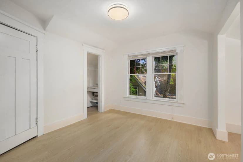 Property photo for 2109 Aurora Avenue N, Seattle photo 27