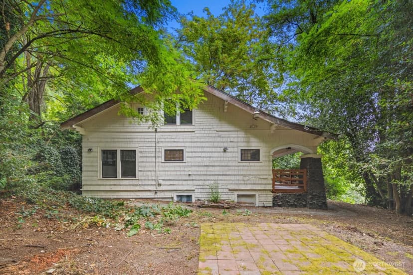 Property photo for 2109 Aurora Avenue N, Seattle photo 33