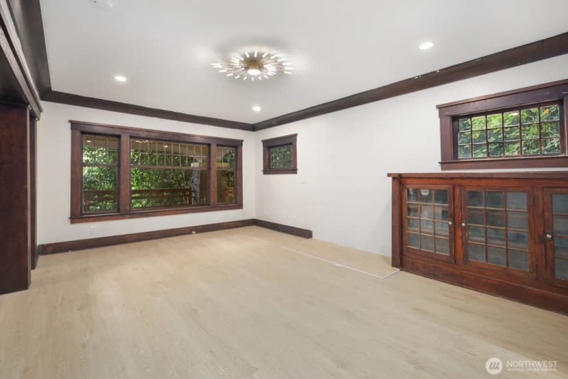 Property photo for 2109 Aurora Avenue N, Seattle photo 6