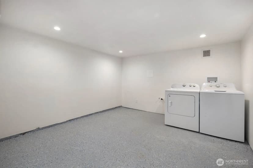 Property photo for 2109 Aurora Avenue N, Seattle photo 30