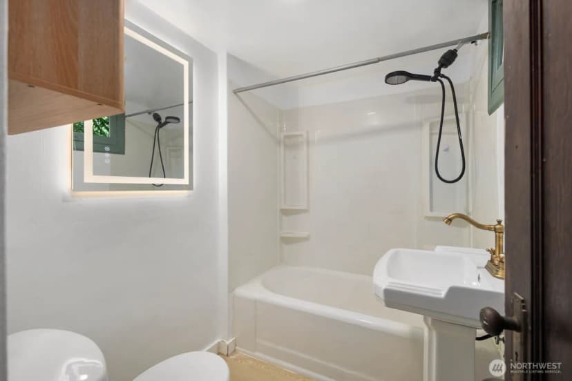 Property photo for 2109 Aurora Avenue N, Seattle photo 22