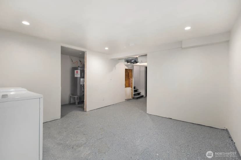 Property photo for 2109 Aurora Avenue N, Seattle photo 31