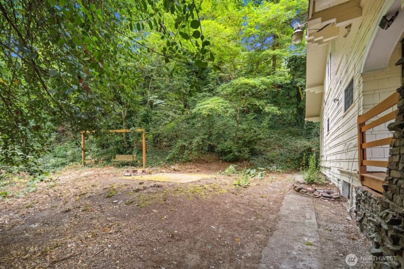 Property photo for 2109 Aurora Avenue N, Seattle photo 32