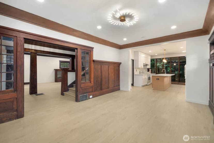 Property photo for 2109 Aurora Avenue N, Seattle photo 8