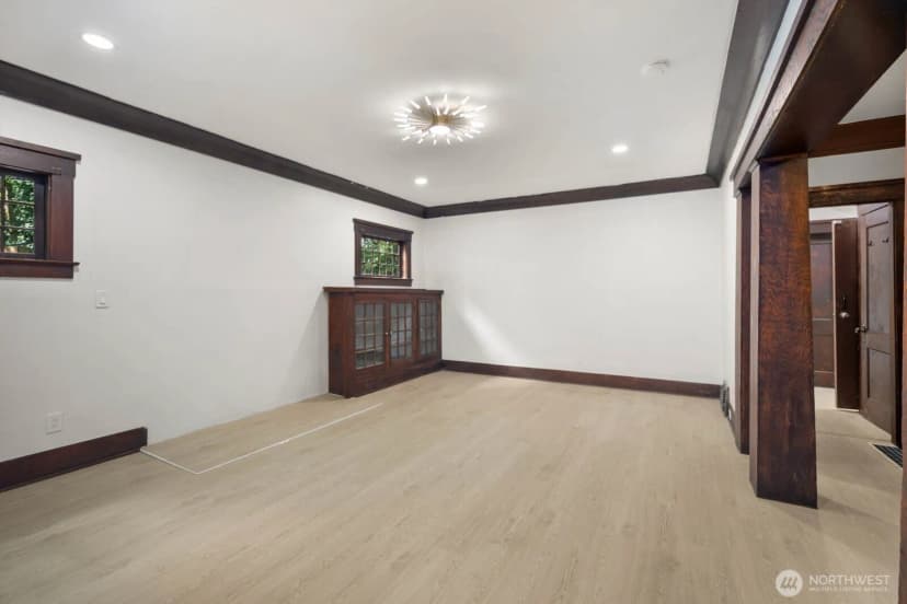 Property photo for 2109 Aurora Avenue N, Seattle photo 5