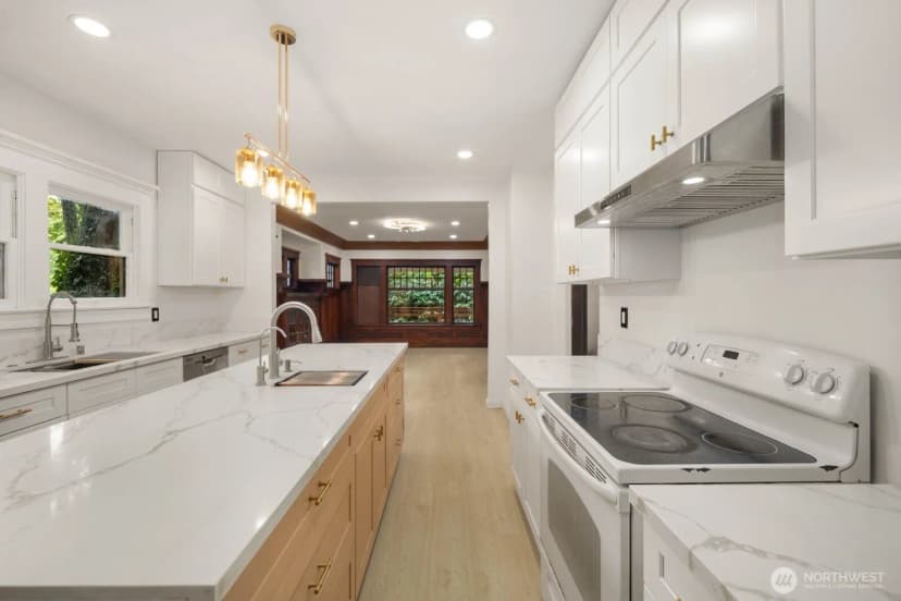 Property photo for 2109 Aurora Avenue N, Seattle photo 13