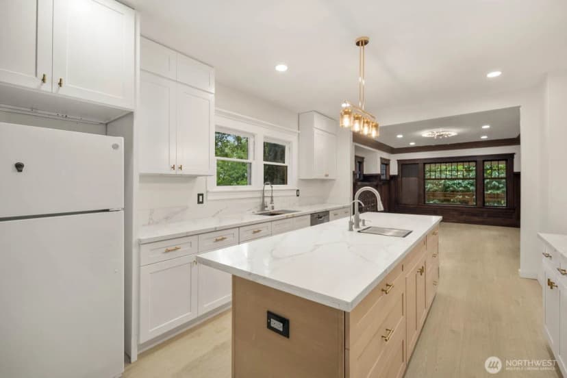 Property photo for 2109 Aurora Avenue N, Seattle photo 11