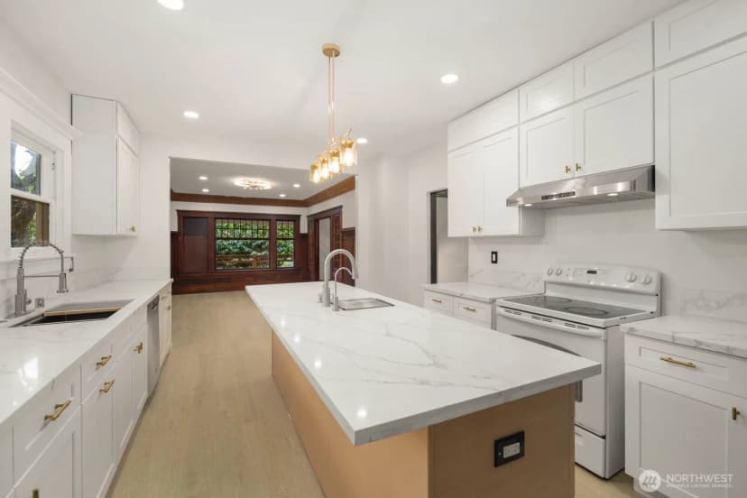 Property photo for 2109 Aurora Avenue N, Seattle photo 14