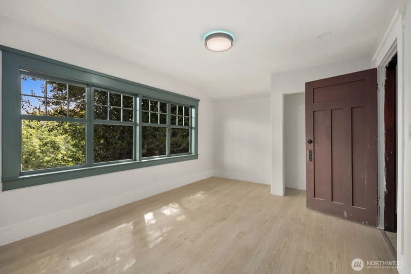 Property photo for 2109 Aurora Avenue N, Seattle photo 23