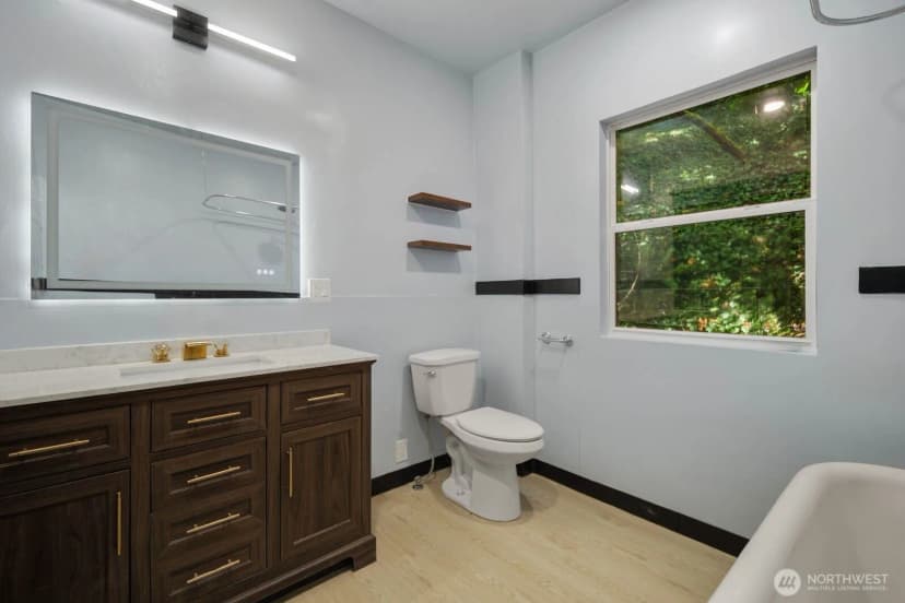 Property photo for 2109 Aurora Avenue N, Seattle photo 17