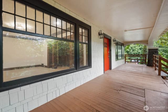 Property photo for 2109 Aurora Avenue N, Seattle photo 3