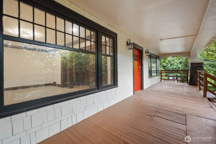 Property photo for 2109 Aurora Avenue N, Seattle photo 3